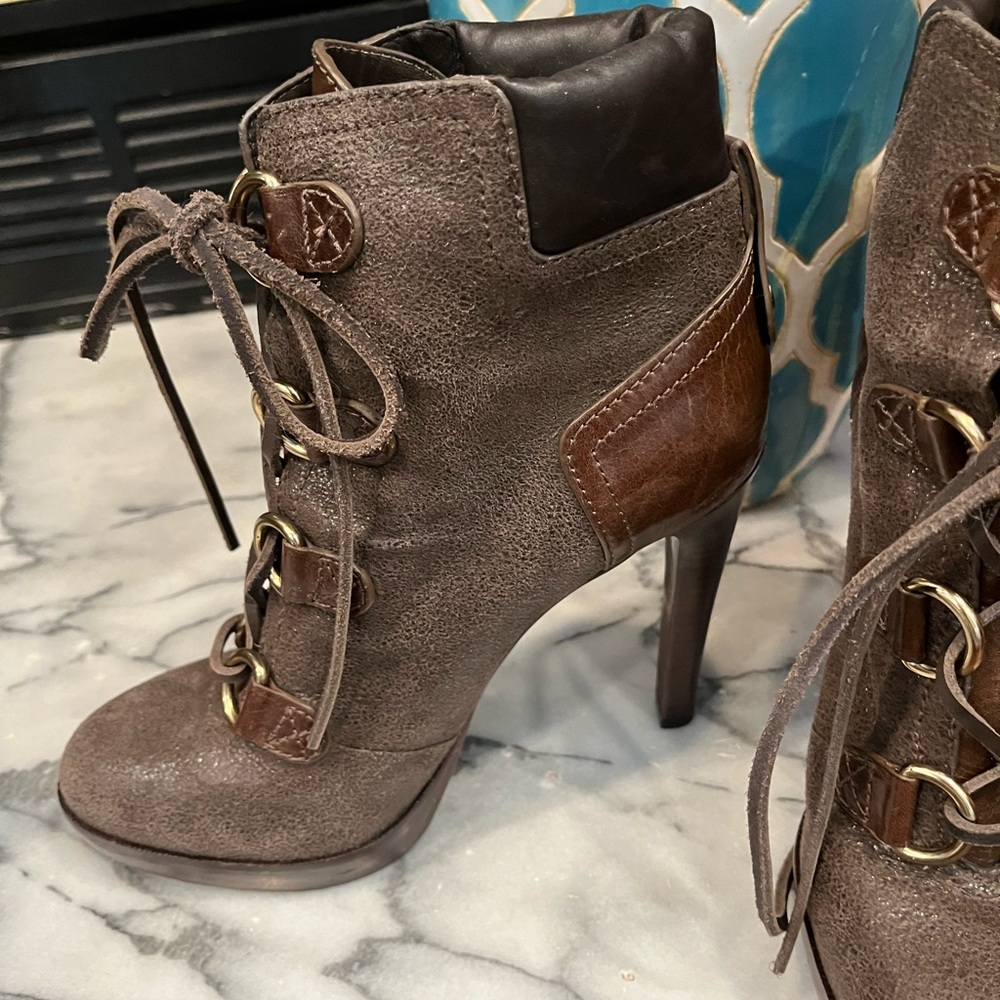 Super Fierce Authentic Tory Burch Heeled Boots Size 9.5